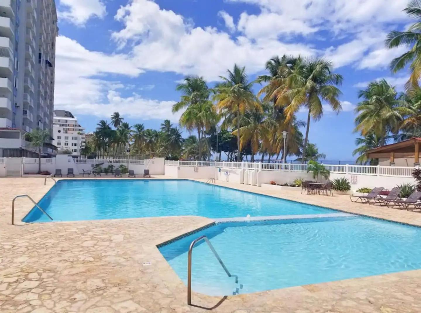 Sunset Paradise Cozy Beachfront Escape - Isla Verde San Juan Exteriör bild
