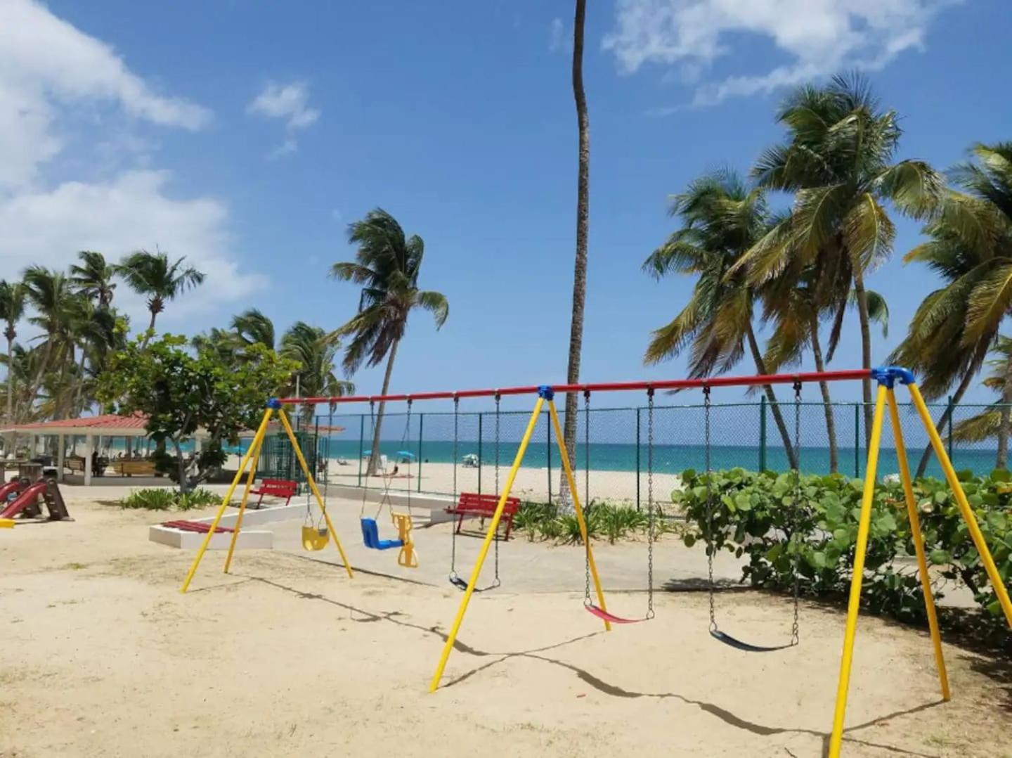 Sunset Paradise Cozy Beachfront Escape - Isla Verde San Juan Exteriör bild