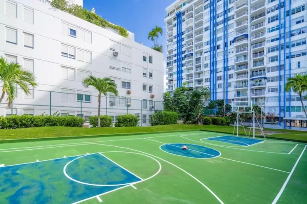 Sunset Paradise Cozy Beachfront Escape - Isla Verde San Juan Exteriör bild