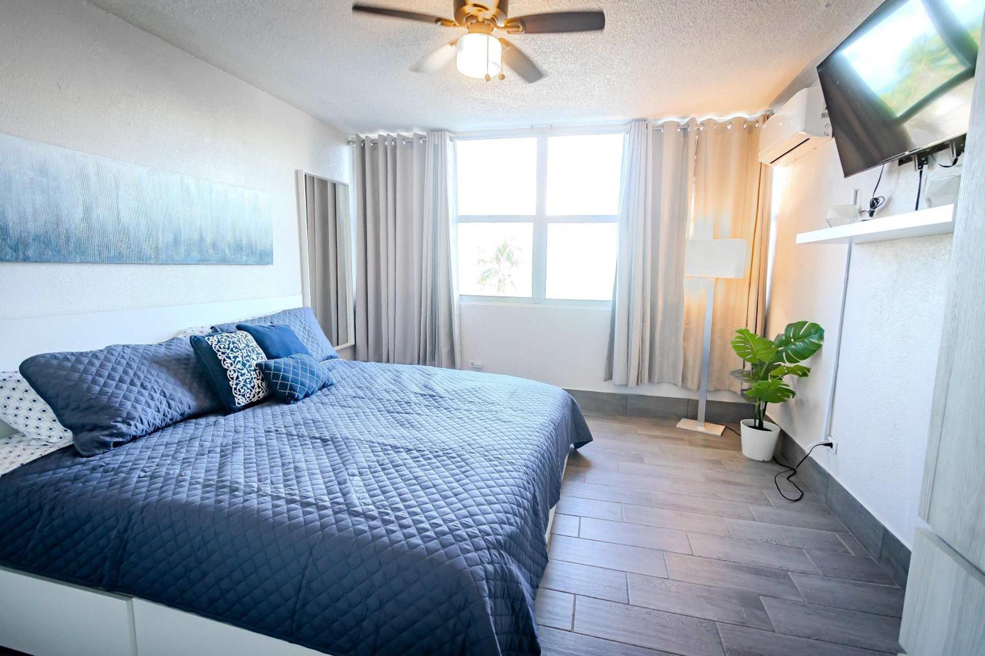 Sunset Paradise Cozy Beachfront Escape - Isla Verde San Juan Exteriör bild