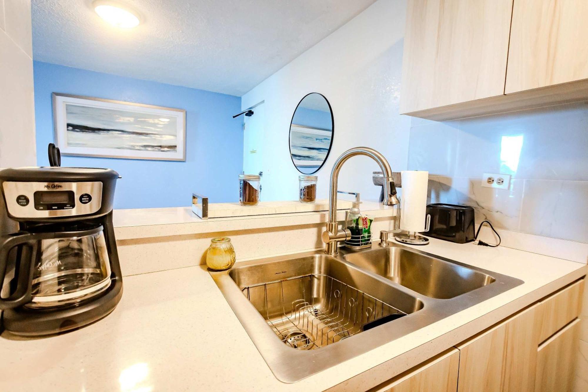 Sunset Paradise Cozy Beachfront Escape - Isla Verde San Juan Exteriör bild