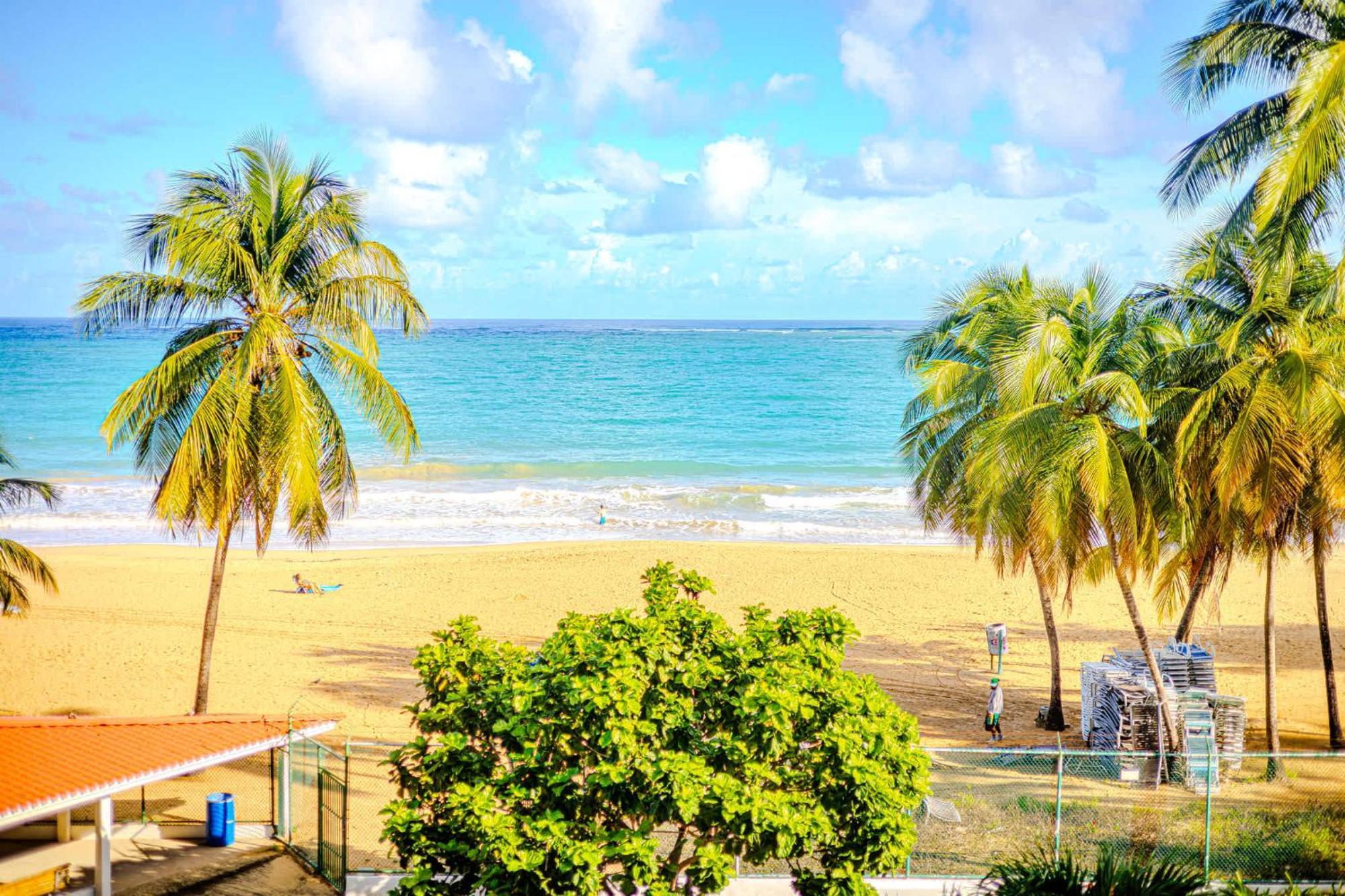 Sunset Paradise Cozy Beachfront Escape - Isla Verde San Juan Exteriör bild