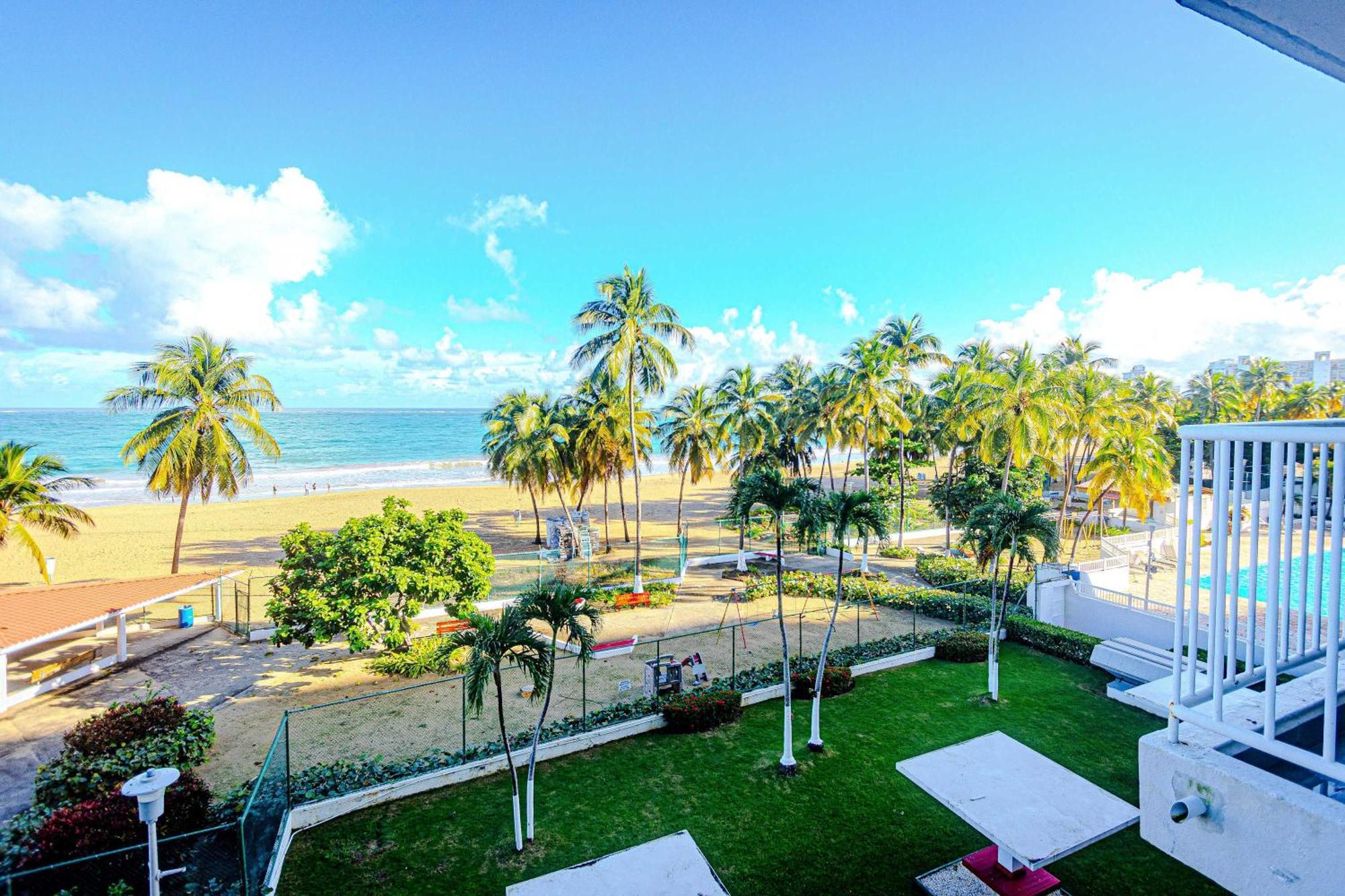 Sunset Paradise Cozy Beachfront Escape - Isla Verde San Juan Exteriör bild